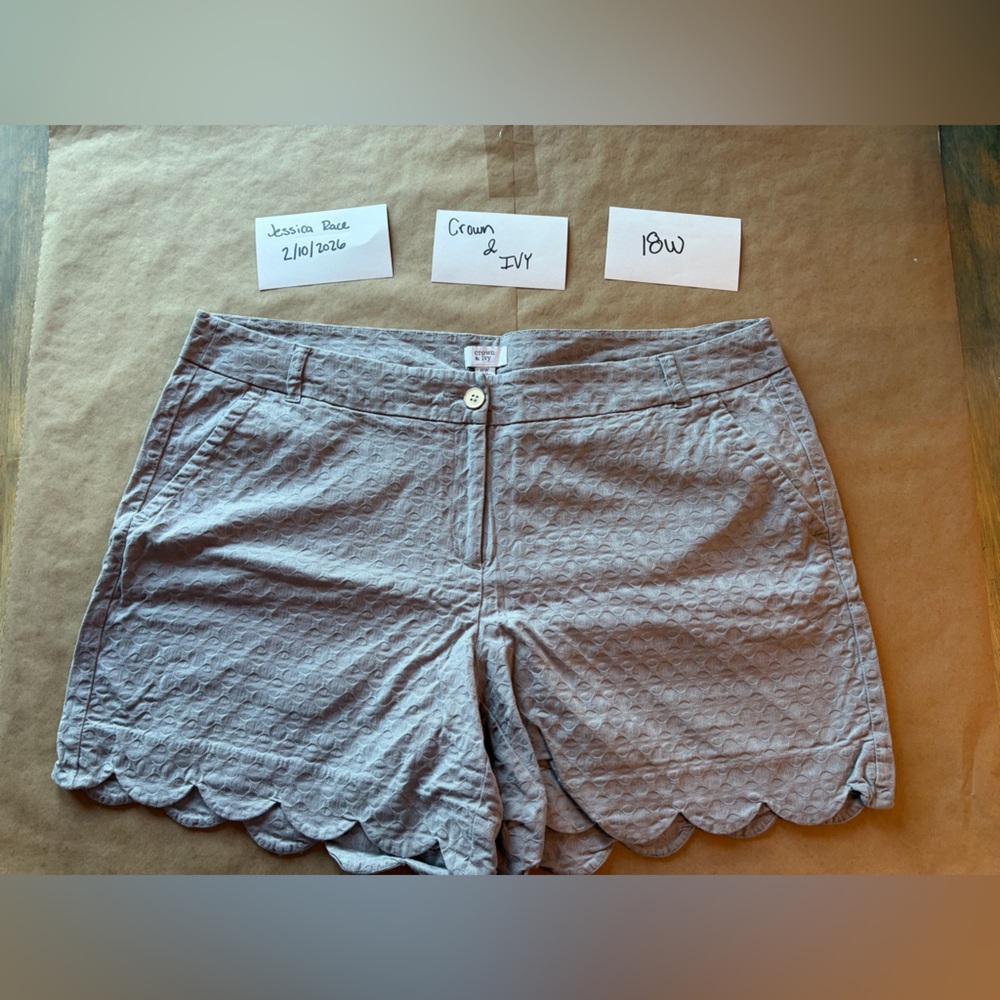 Crown & Ivy Light Gray Scalloped High Waist Shorts